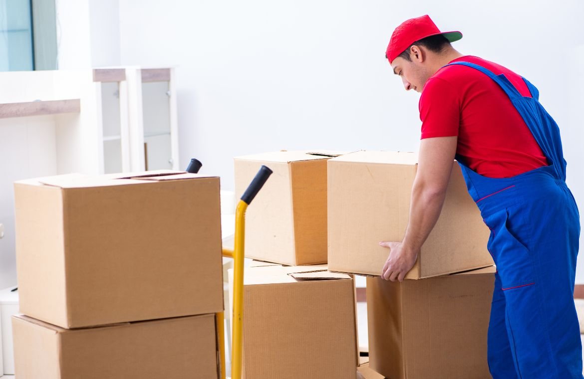 <strong>Jak zapakować książki przy przeprowadzce? – Poradnik krok po kroku</strong>