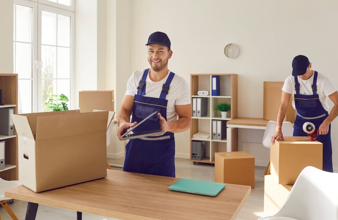 <strong>Przeprowadzka z pakowaniem w Warszawie – Dlaczego warto skorzystać?</strong>