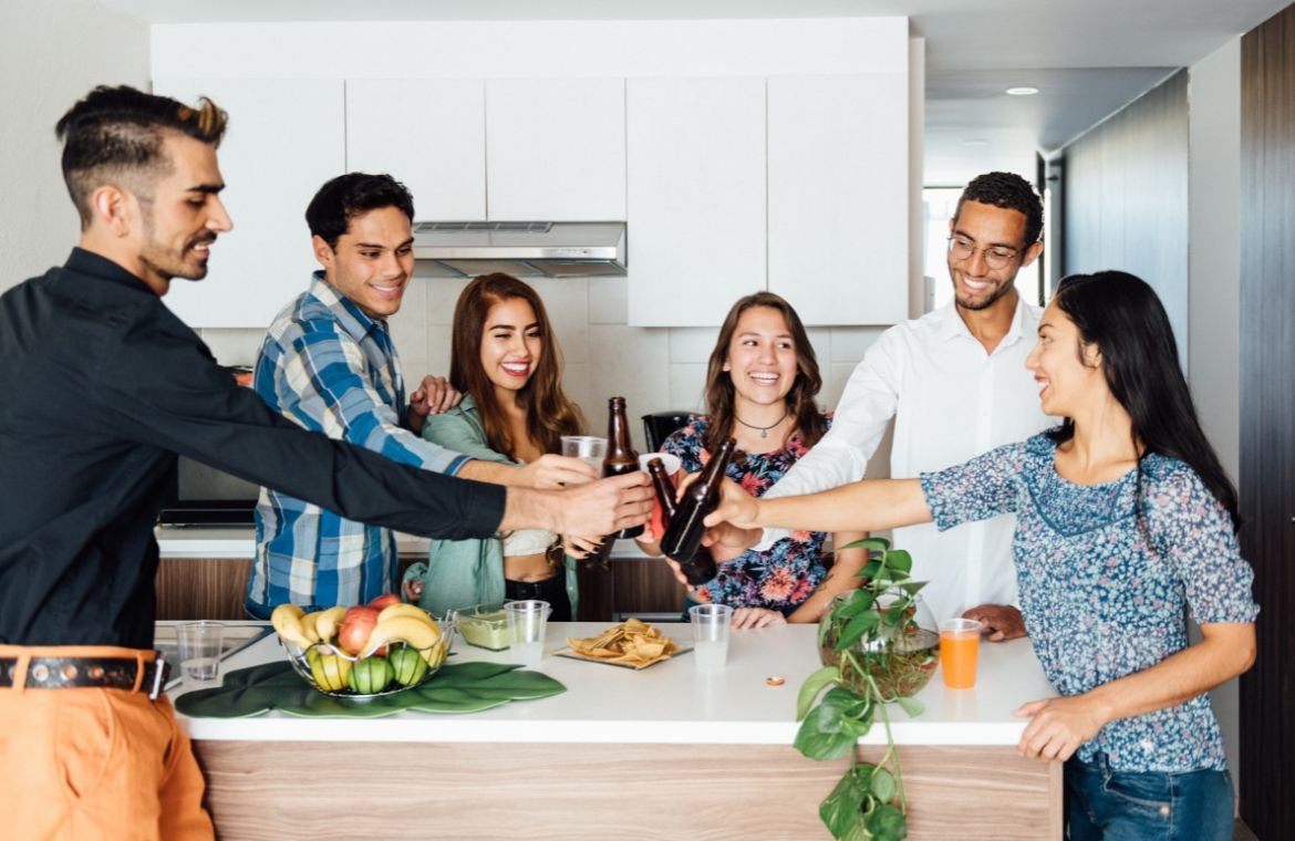 <strong>Co kupić na parapetówkę do nowego mieszkania? – Praktyczne i oryginalne pomysły</strong>