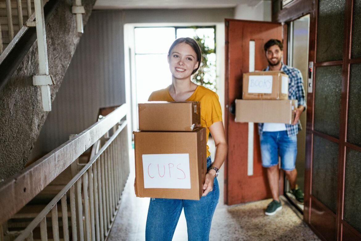 Jak wygląda przeprowadzka w bloku bez windy? – Kompleksowy przewodnik HomeTrans