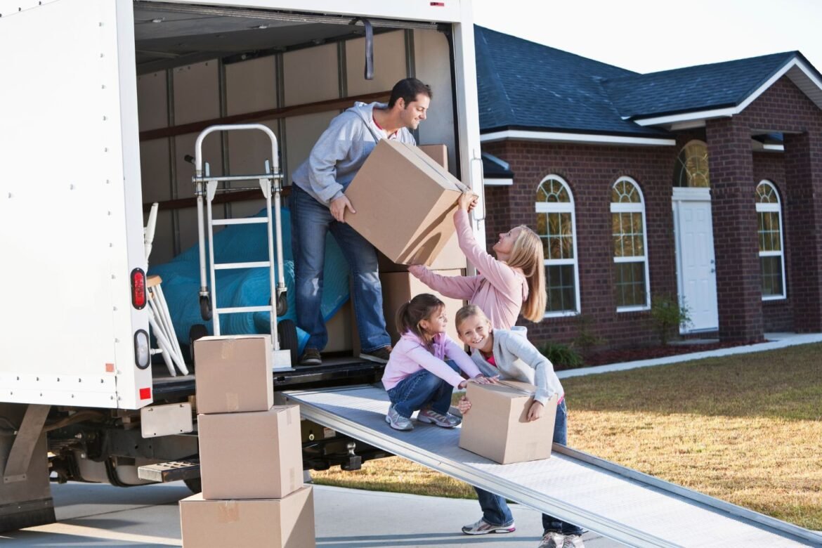 Jak zaplanować przeprowadzkę z domu jednorodzinnego? – Kompleksowy przewodnik krok po kroku