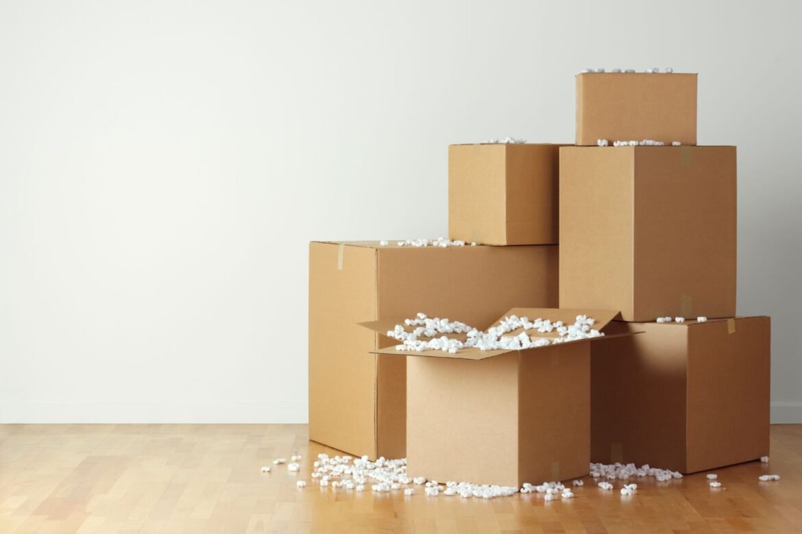 Jak pakować przedmioty delikatne i wartościowe? 5 złotych zasad bezpiecznego pakowania