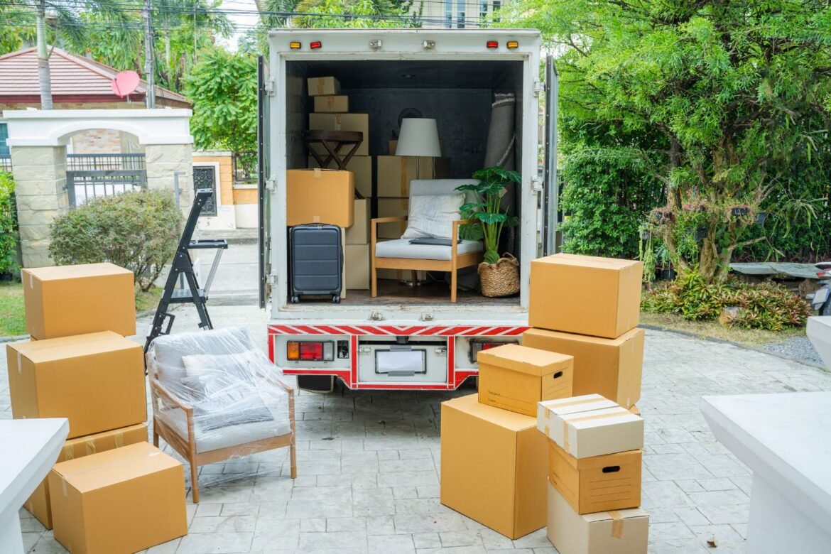 <strong>Jak przygotować mieszkanie na przyjazd ekipy przeprowadzkowej? Przewodnik krok po kroku i lista zadań</strong>